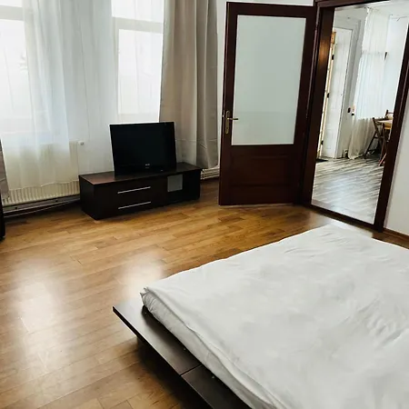 Schei Brasov-скей 아파트